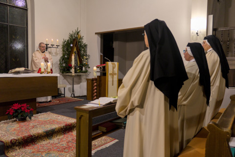 Christmette um Mitternacht: Stille Nacht, heilige Nacht