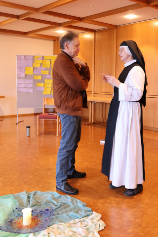 Dr. Rupert Dinhobl im Gespr&auml;ch mit Sr. M. Christa
