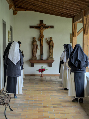 Wir beginnen die &Ouml;schprozession in der Josefskapelle und gehen zuerst durch den Kreuzgang