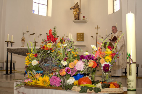 An Mari&auml; Himmelfahrt werden traditionell Kr&auml;uter und Blumen gesegnet