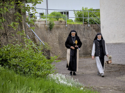 &Ouml;schprozession; Mt. Hildegard war eine treue Beterin