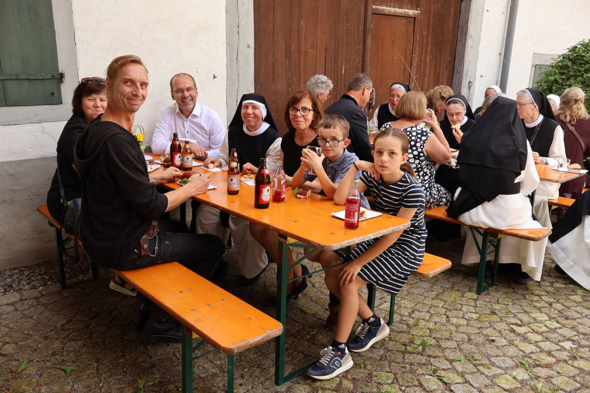 Wir danken allen, die uns in diesen Tagen der Trauer ihre Anteilnahme ausgedr&uuml;ckt haben und das Gebet versprachen