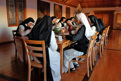 Weihnachtsfeier in der Gemeinschaft: wir feiern mit Leib und Seele