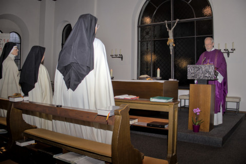 Das gemeinsame Feiern der Liturgie ist ebenfalls ein wichtiger Teil unserer Exerzitien