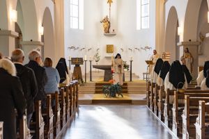 mariastern-gottesdienst-totale-altar-a7ecff7a Zisterziensterinnenabtei Mariastern | GfK 